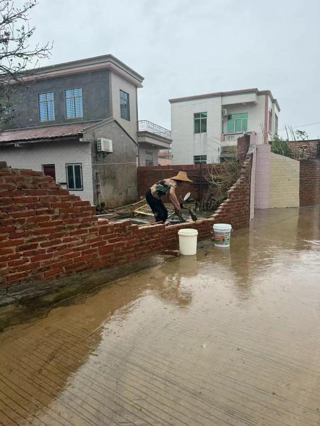 “摩羯”过境：中国大陆最南端村庄的风雨一夜 封面深镜(图2)